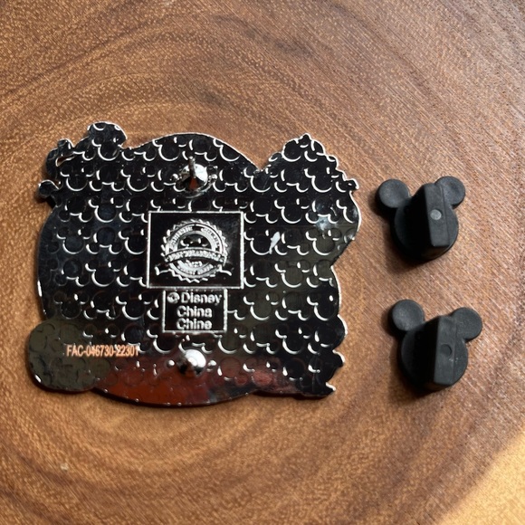 Disney Beauty and the beast supporting cast pin - Picture 4 of 4